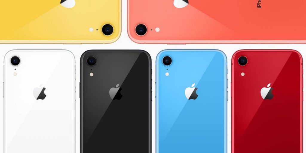 iPhones XR de colores formados en pila