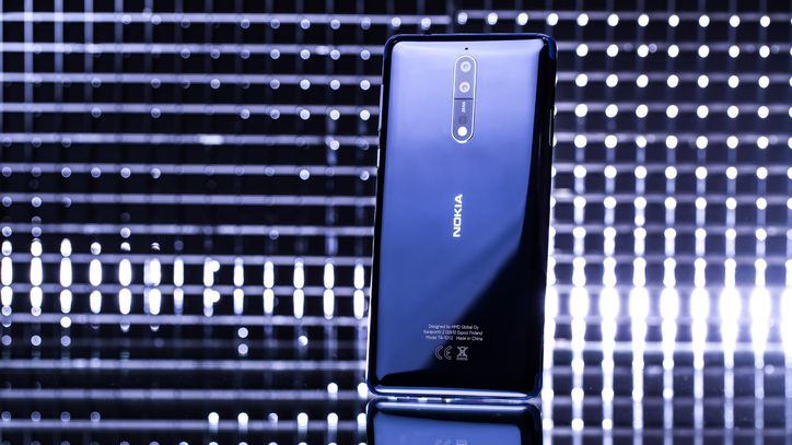 Celular negro de la marca Nokia