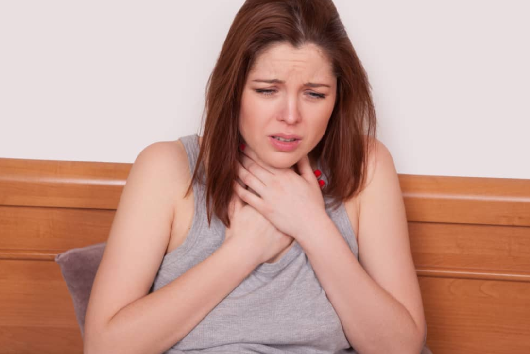 chica con esofagitis