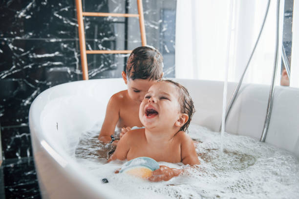 Baños para niños con cancel de vidrio templado